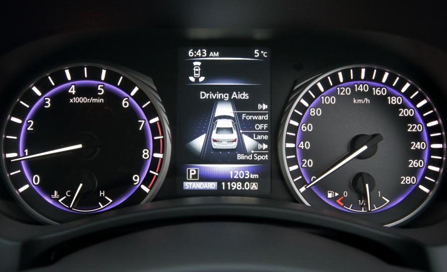 Панель приборов Infiniti Q50S 3.0t 2016 года  (AU) (фото 6 из 22)
